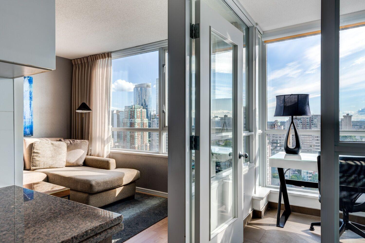 Carmana Hotel & Suites Ванкувер Экстерьер фото