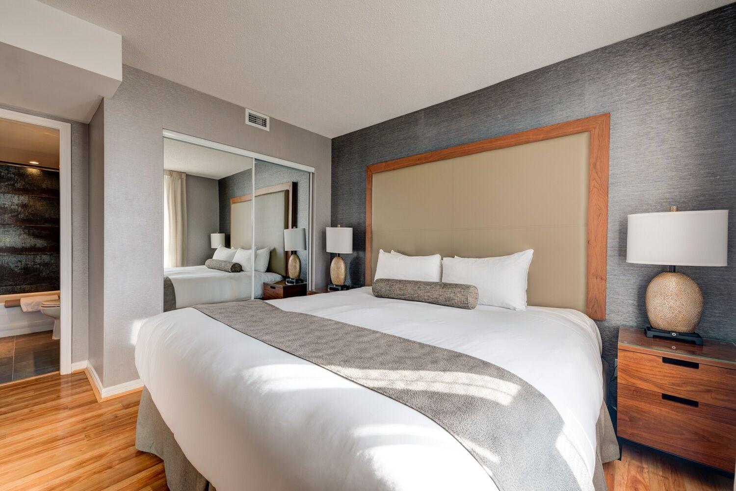 Carmana Hotel & Suites Ванкувер Экстерьер фото