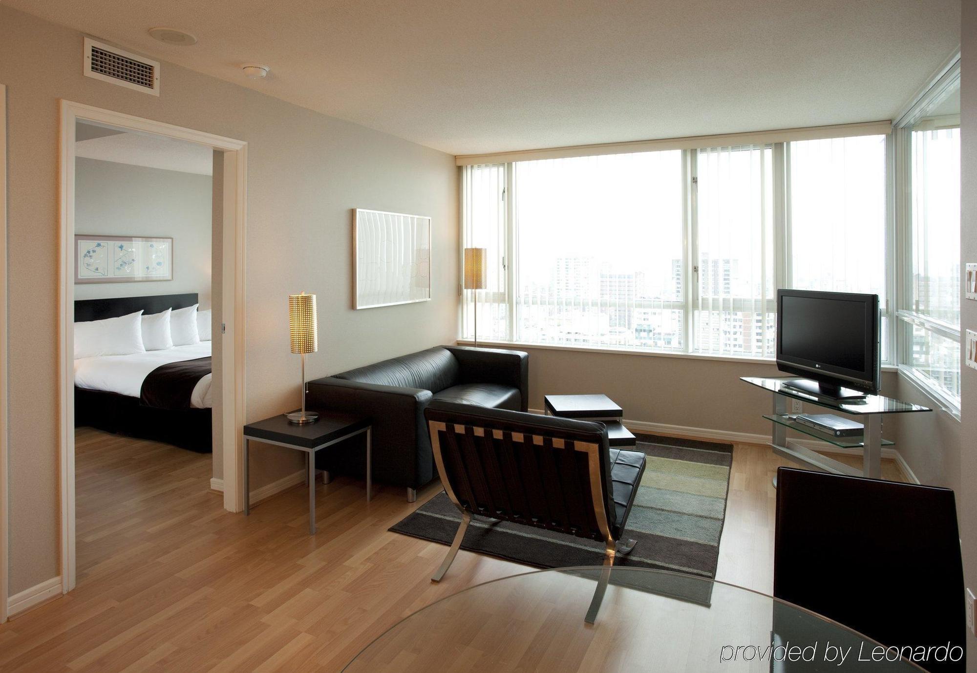 Carmana Hotel & Suites Ванкувер Экстерьер фото